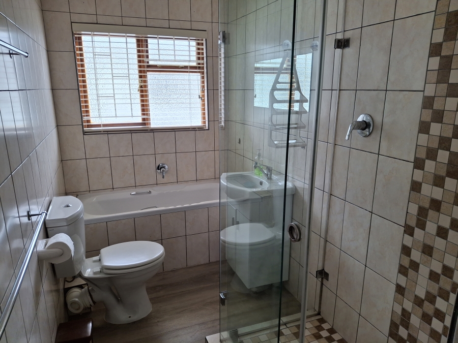 5 Bedroom Property for Sale in Hartenbos Central Western Cape